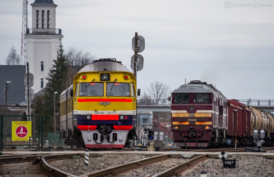 DR1AM-254 (Latvian DMU) & 2TE116- 995 (Latvian loco)
03.03.2021
Valga
