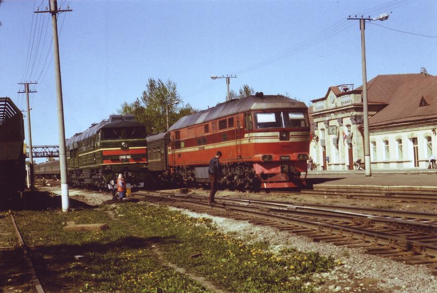 TEP75-0001+2TE116-1566 (Russian locos)
01.05.1990
Narva
