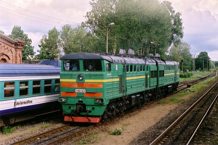 2TE10U-0224 (Latvian loco)
23.08.2004
Valga

