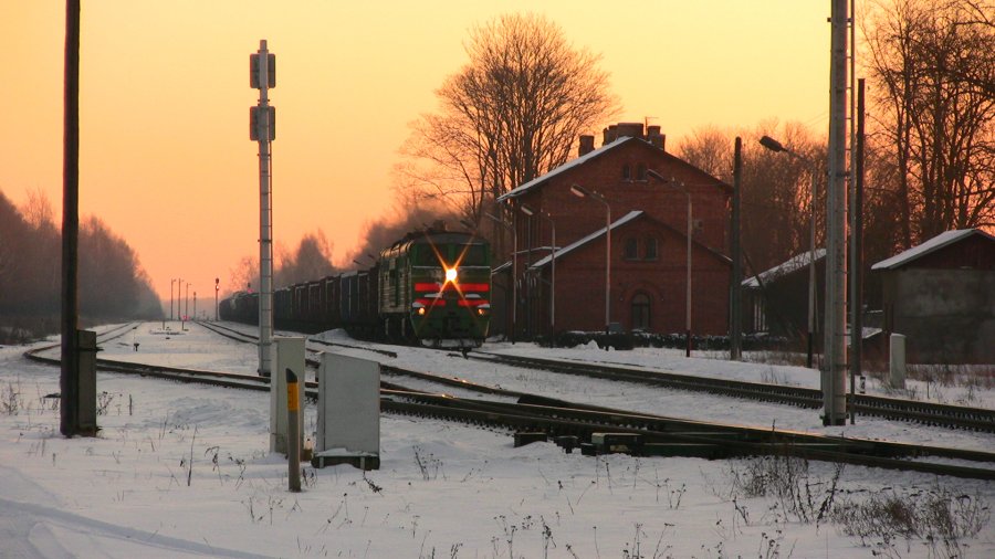 Naujene station
28.01.2012
Daugavpils - Indra line, Belorussian 2TE10UK-0082
