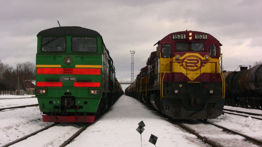2TE10M-3449 (Latvian loco)+C36-7i-1531
20.03.2011
Valga
