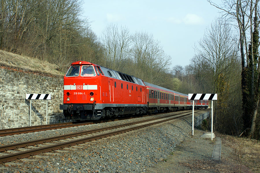 219 084 mit RE 3632
25.03.2011
Kraftsdorf
