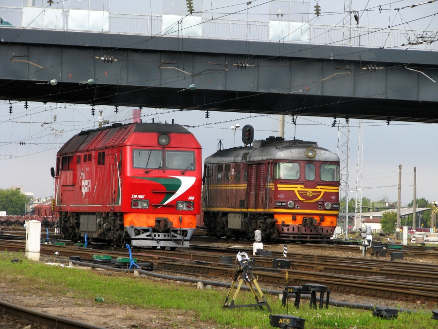 TEP70BS-008 (Belorussian loco)+TEP60-0992
29.08.2009
Vilnius
