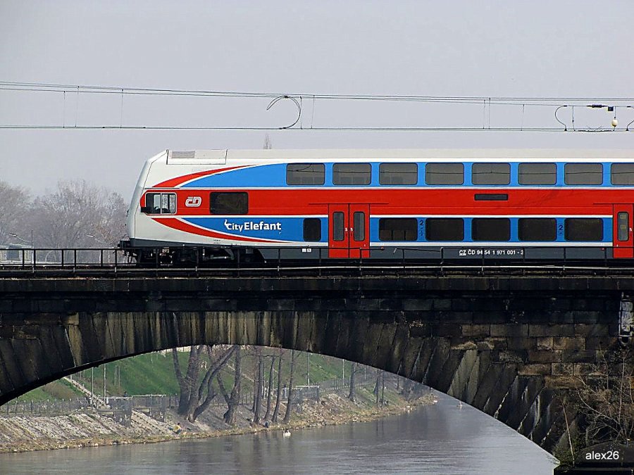 Regional train 971 001-3 
06.04.2009
Holesovice Bridge, Prague
