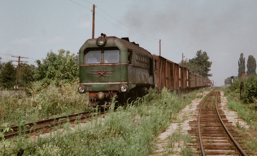 TU2-230  hauling freight-passenger train
24.07.1990
Dohno
