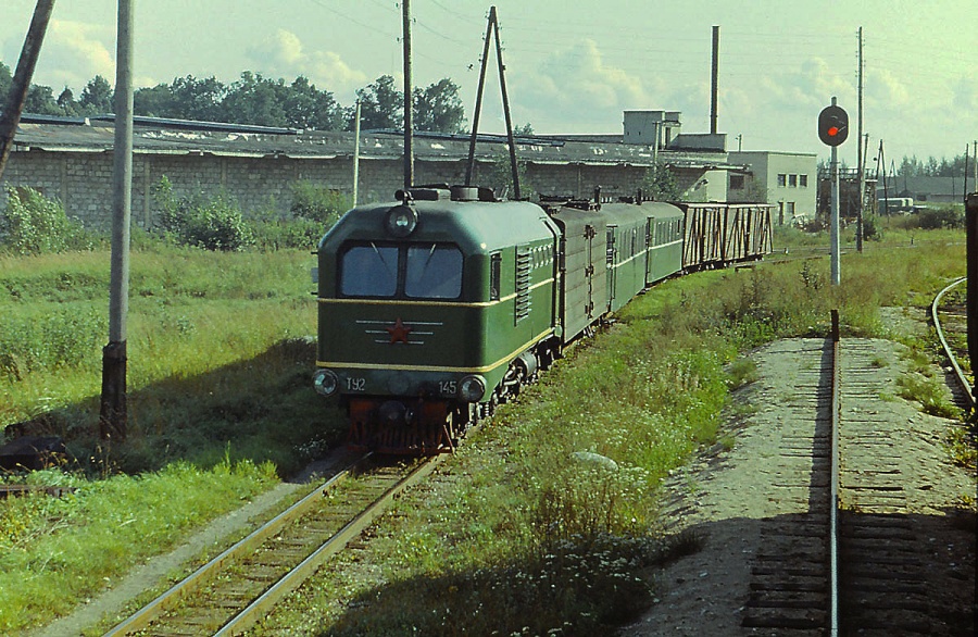 TU2-145 hauling freight-passenger train
18.08.1981
Gulbene
