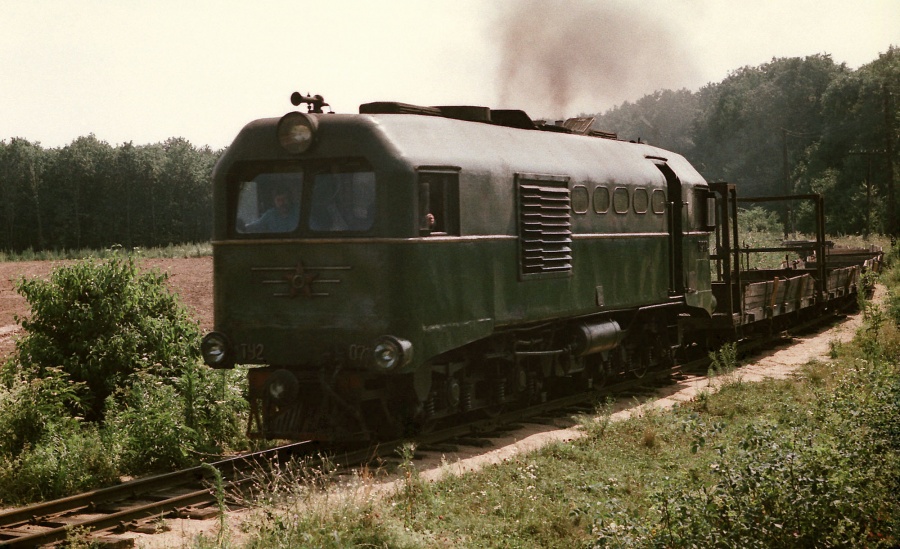 TU2-071 hauling freight train
24.07.1990
Dohno
