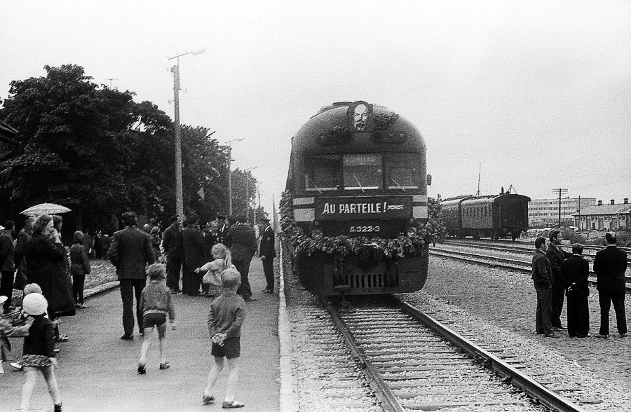 D1-322
05.07.1974
Võhma
First 1520 mm Tallinn - Viljandi passenger train 
