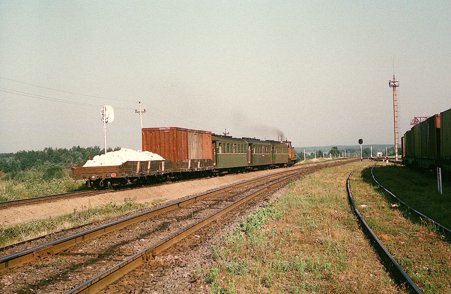 TU7A hauling freight-passenger train
23.07.1990
Gayvoron

