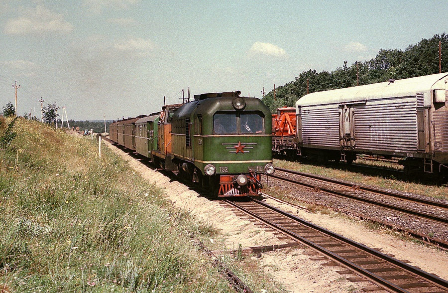 TU2-110 +TU7A hauling passenger train
23.07.1990
Gayvoron

