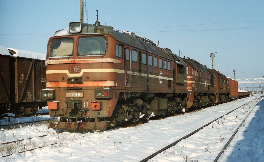 2M62-1060 (EVR 2M62-1266B)+0219B (EVR 2M62-1218)+2M62-0361A (EVR 2M62-1251) (Estonian locos)
26.11.2005
Sarny

