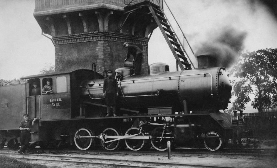 Sk-151
06.1931
Very first steam engine built in Fr. Krull factory for narrow-gauge.
Esimene Fr. Krulli tehases ehitatud kitsarööpmeline vedur.
