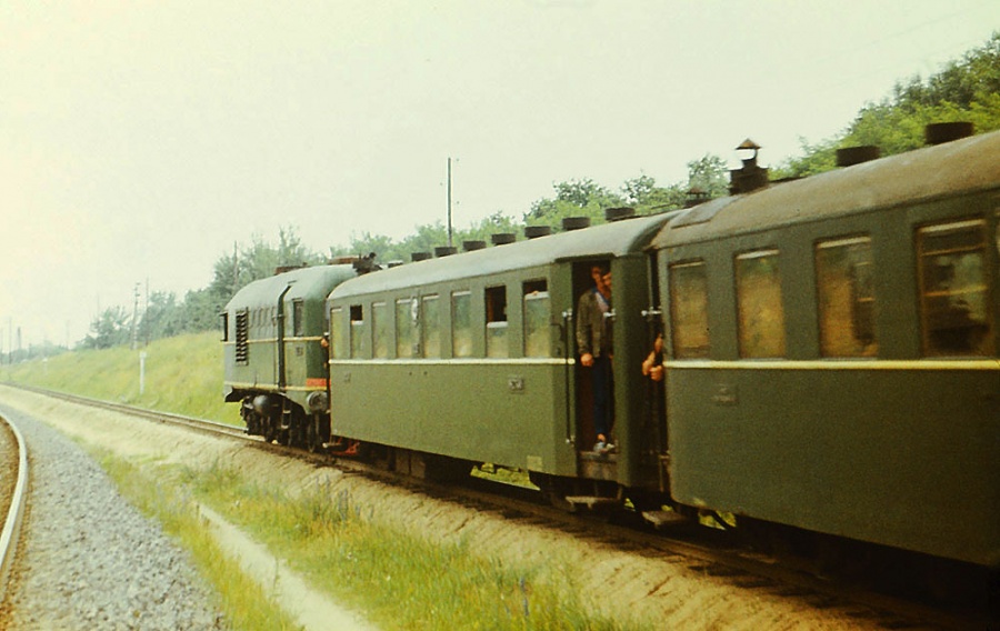 TU2-119 hauling freight-passenger train
18.06.1982
Gaivoron
