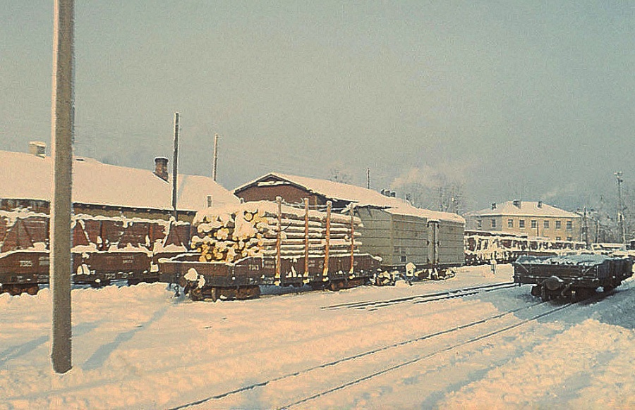 20 ton flatcar
02.12.1973
Valmiera station
