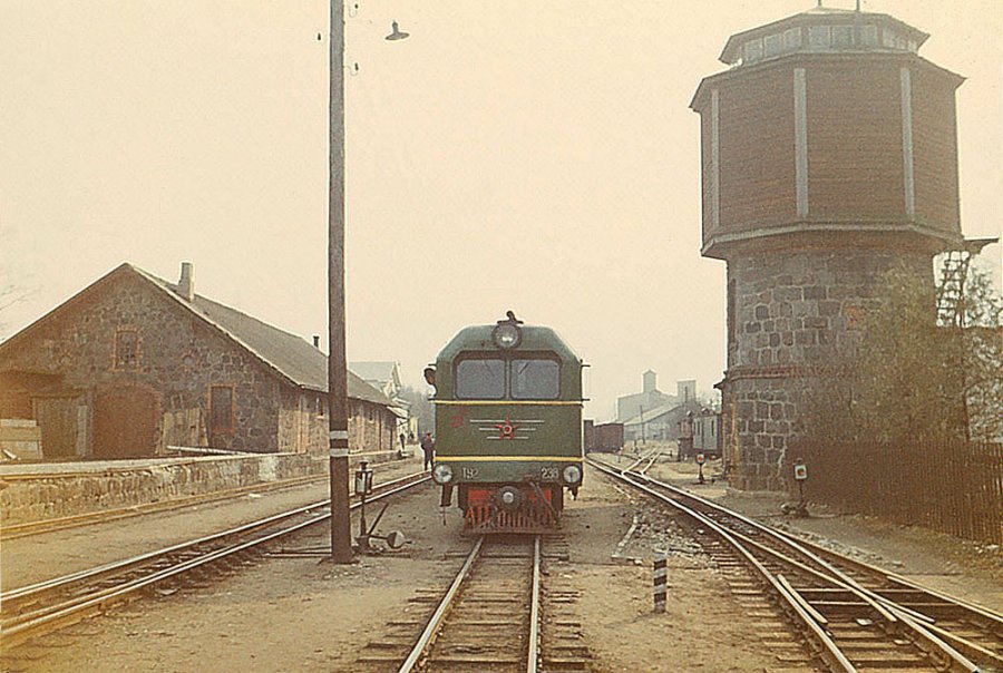 TU2-238 & TU2-146 & TU2-251 with freight train
17.04.1973
Viljandi
