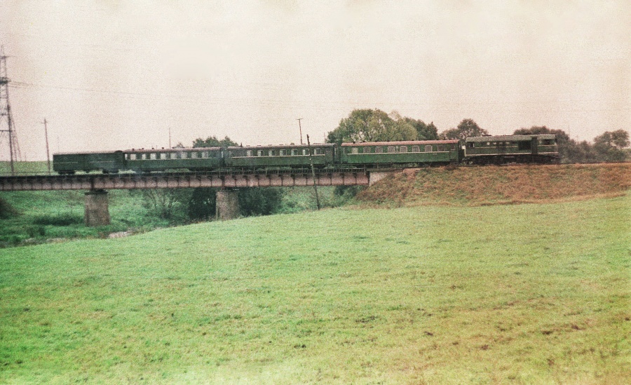 Passenger train Biržai-Joniškėlis-Panevežys (TU2-150)
17.09.1985
Pasvalys bridge
