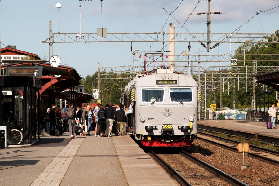SJ X12 3221
17.08.2017
Katrineholm

Regional train to Linköping
