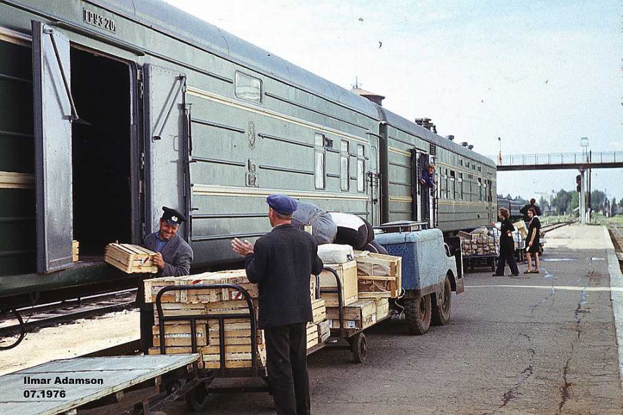 Baggage loading 
07.1976
Pskov
