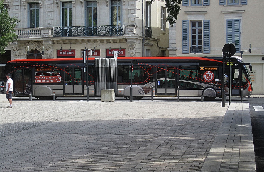 Tram-bus. Irisbus Crealis Neo 18 Tango
18.05.2017
Arles
