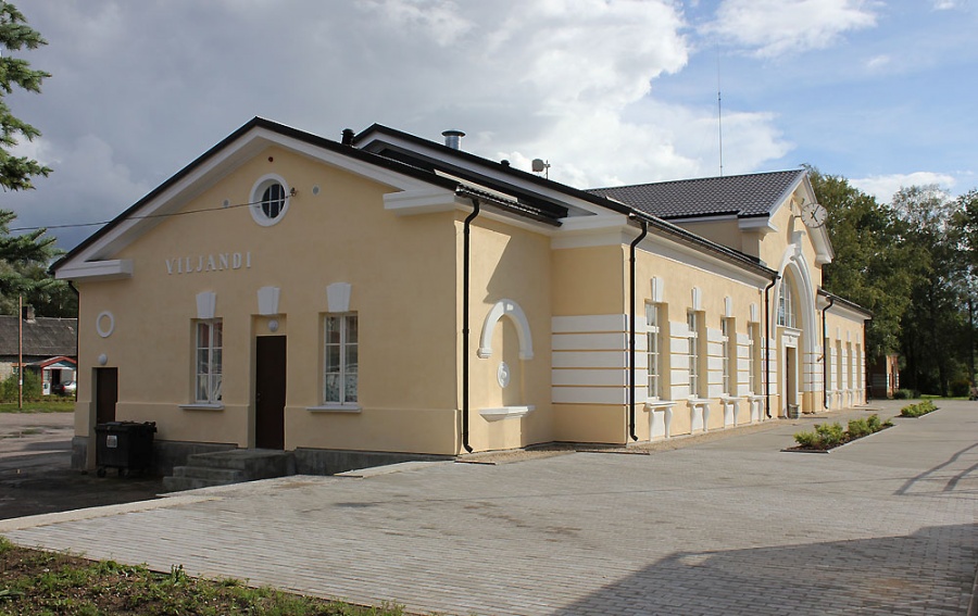 Viljandi station building, freshly painted
16.08.2014
